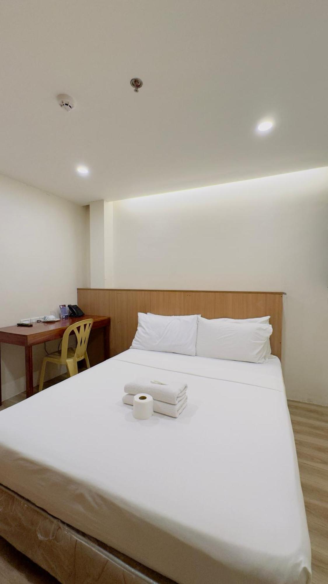 La Anclar Hotel Davao City Extérieur photo