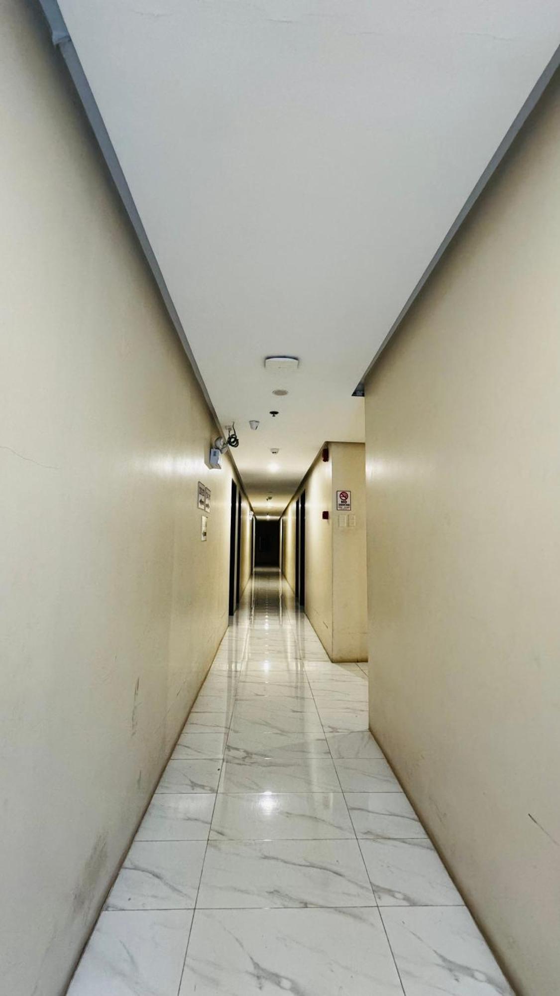 La Anclar Hotel Davao City Extérieur photo